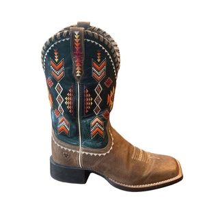 Ariat Square Toe Cowgirl Boots (fit like a 7)